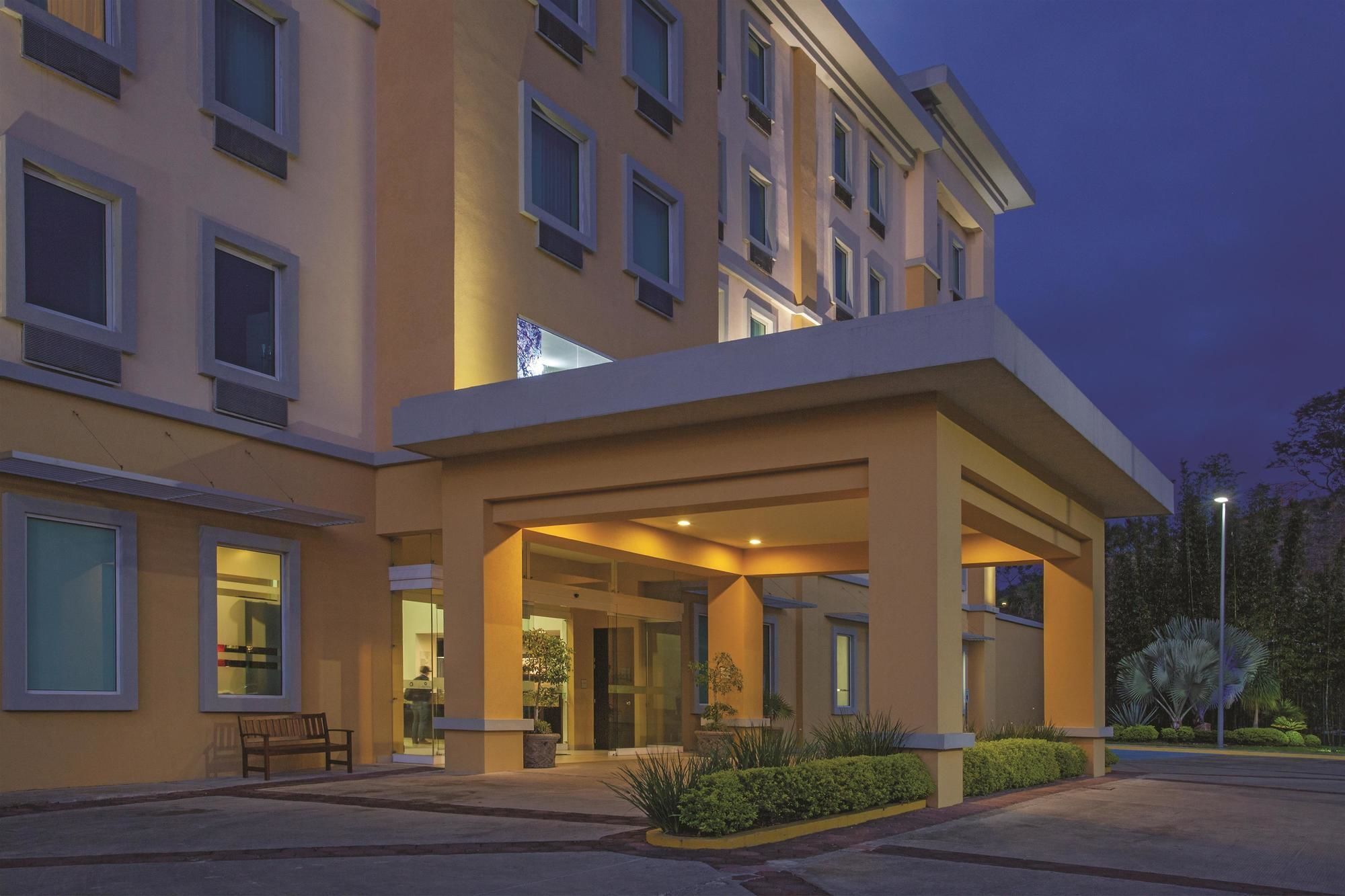 La Quinta By Wyndham Poza Rica Otel Dış mekan fotoğraf